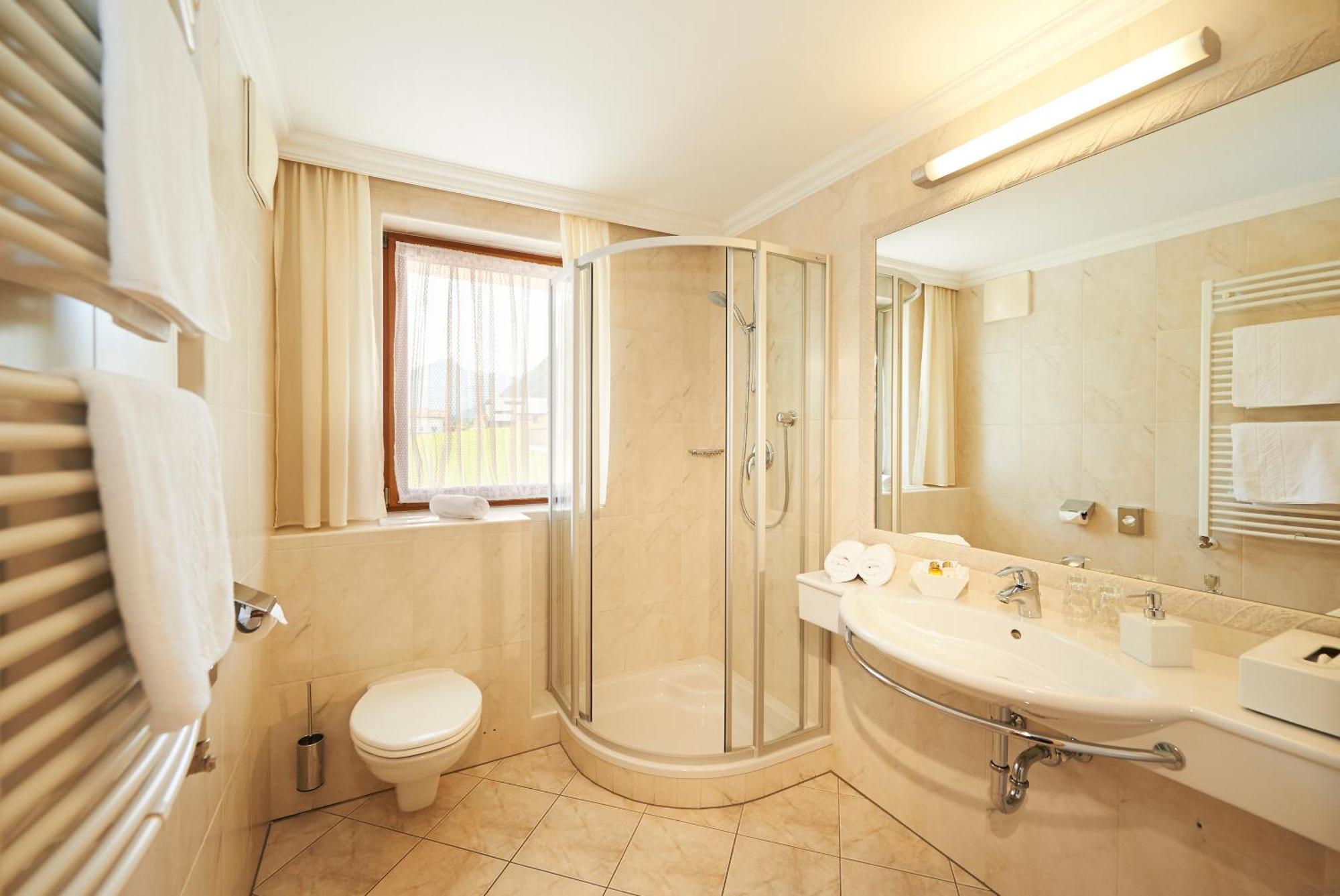 Hotel Waidmannsheil Флахау Стая снимка
